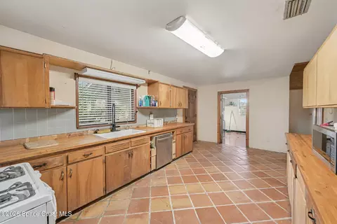 Kitchen - 5195 Blounts Ridge Rd, Mims, FL 32754 photo 3 of 3