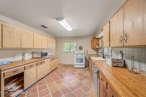 Kitchen - 5195 Blounts Ridge Rd, Mims, FL 32754 photo 1 of 3