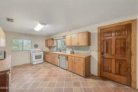 Kitchen - 5195 Blounts Ridge Rd, Mims, FL 32754 photo 2 of 3