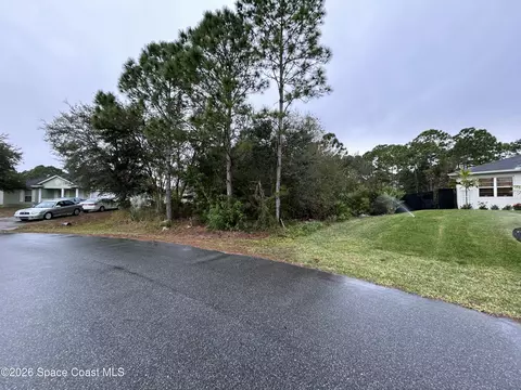 887 Titan Rd SE, Palm Bay, FL 32909
