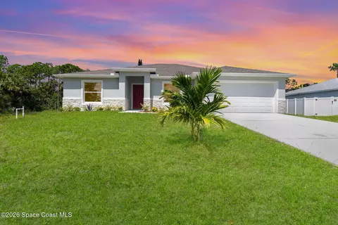 1526 Holcomb St NW, Palm Bay, FL 32907