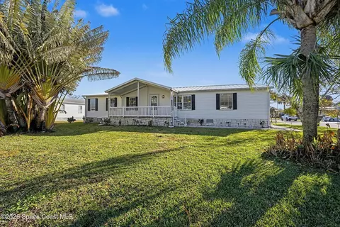 926 Laurel Cir, Barefoot Bay, FL 32976