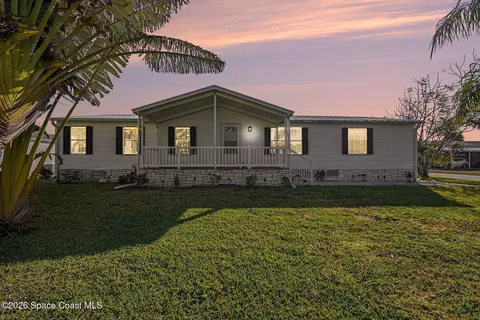 926 Laurel Cir, Barefoot Bay, FL 32976