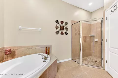 Bath - 1406 Ballinton Dr, Melbourne, FL 32940 photo 2 of 5