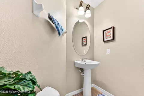 Bath - 1406 Ballinton Dr, Melbourne, FL 32940 photo 3 of 5
