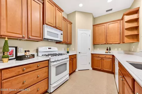 Kitchen - 1406 Ballinton Dr, Melbourne, FL 32940 photo 1 of 3