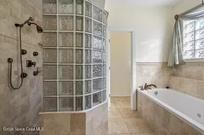 Bath - 2205 Arnold Ln, Malabar, FL 32950 photo 3 of 4