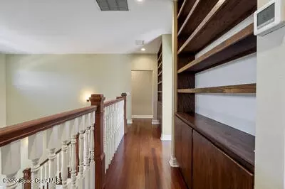 Entry Way - 2205 Arnold Ln, Malabar, FL 32950 photo 2 of 5