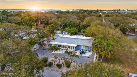 126 W Alachua Ln, Cocoa Beach, FL 32931