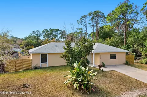 1336 Gingold St NW, Palm Bay, FL 32907