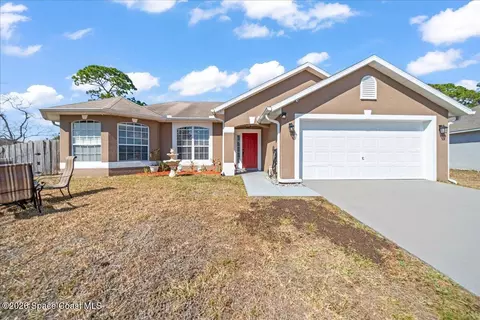 1323 Beche St SE, Palm Bay, FL 32909
