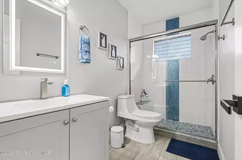 Bath - 809 Espanola Way, Melbourne, FL 32901 photo 1 of 3
