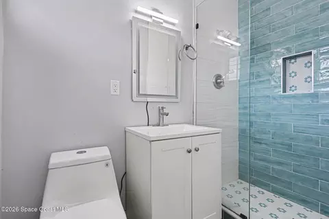 Bath - 809 Espanola Way, Melbourne, FL 32901 photo 2 of 3