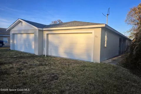2521 Pond St, Melbourne, FL 32901