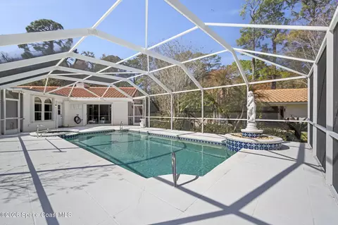 Exterior - 620 W Pine Rd, Melbourne, FL 32904 photo 9 of 10
