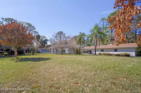 Exterior - 620 W Pine Rd, Melbourne, FL 32904 photo 3 of 10