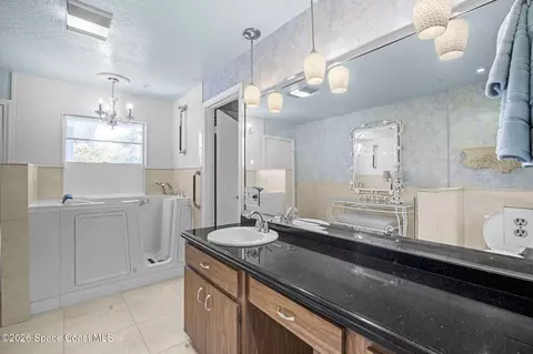 Bath - 620 W Pine Rd, Melbourne, FL 32904 photo 2 of 2