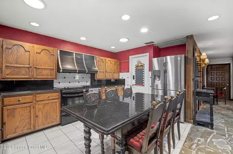 Kitchen - 620 W Pine Rd, Melbourne, FL 32904 photo 2 of 3