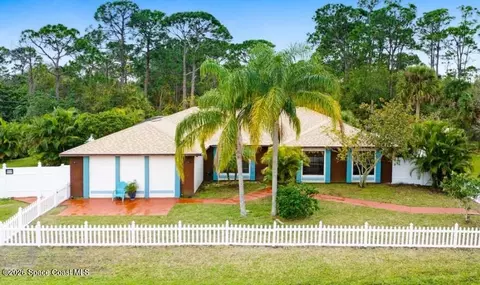 796 Emerson Dr NE, Palm Bay, FL 32907