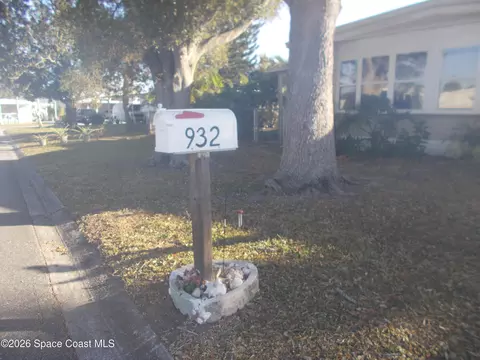 932 Cashew Cir W, Barefoot Bay, FL 32976