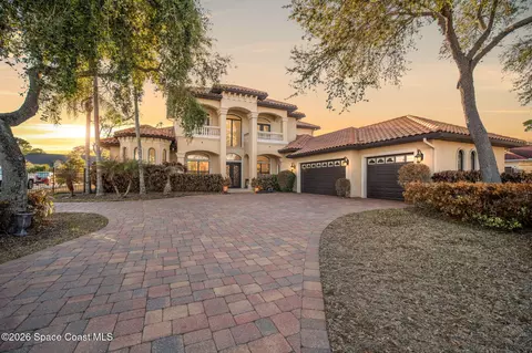 5454 Riveredge Dr, Titusville, FL 32780