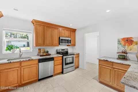 Kitchen - 135 Oakledge Dr, Rockledge, FL 32955 photo 2 of 4