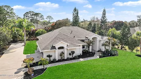 560 Fiedler St NE, Palm Bay, FL 32907