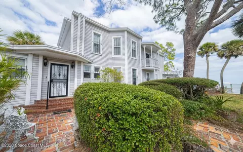 527 Indian River Ave, Titusville, FL 32796