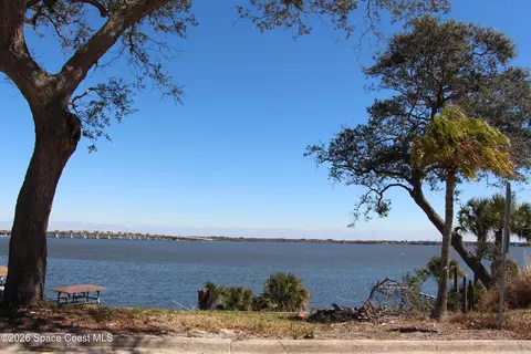 2514 N Indian River Dr, Cocoa, FL 32922