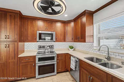 Kitchen - 925 Samar Rd, Cocoa Beach, FL 32931 photo 3 of 3
