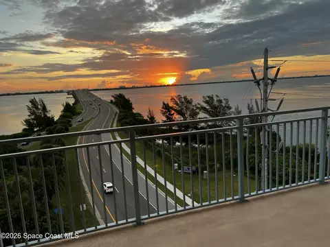 View/Area - 1437 Pineapple Ave #701, Melbourne, FL 32935 photo 3 of 11