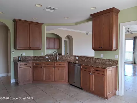 Kitchen - 1437 Pineapple Ave #701, Melbourne, FL 32935 photo 3 of 4