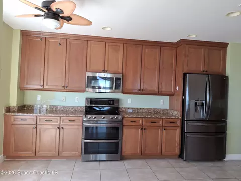 Kitchen - 1437 Pineapple Ave #701, Melbourne, FL 32935 photo 1 of 4