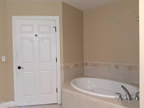 Bath - 1437 Pineapple Ave #701, Melbourne, FL 32935 photo 1 of 4