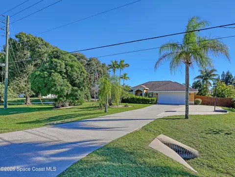 2710 S Courtenay Pkwy, Merritt Island, FL 32952