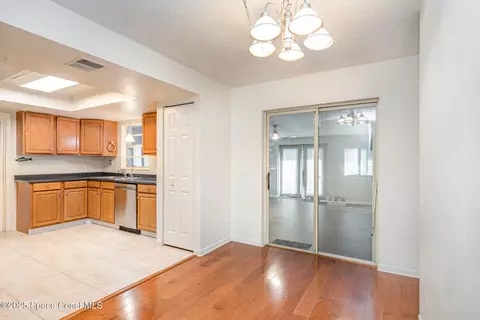 Dining - 2823 Wright Ave, Melbourne, FL 32935 photo 2 of 3