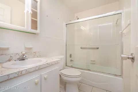 Bath - 2823 Wright Ave, Melbourne, FL 32935 photo 2 of 2