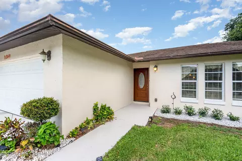 1069 Fairlawn Dr, Rockledge, FL 32955