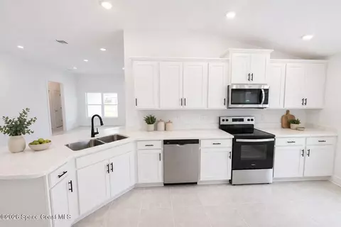1176 Kylar Dr NW, Palm Bay, FL 32907