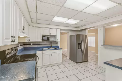 Kitchen - 545 Westminster Ave, Melbourne, FL 32935 photo 3 of 4