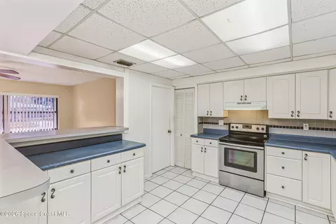 Kitchen - 545 Westminster Ave, Melbourne, FL 32935 photo 2 of 4