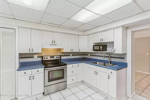 Kitchen - 545 Westminster Ave, Melbourne, FL 32935 photo 4 of 4