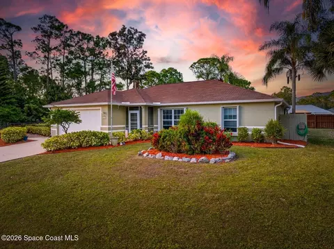 1585 Degamma St NW, Palm Bay, FL 32907