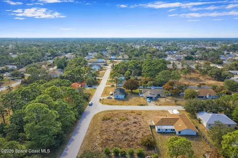 1085 Tahiti Ave SE, Palm Bay, FL 32909