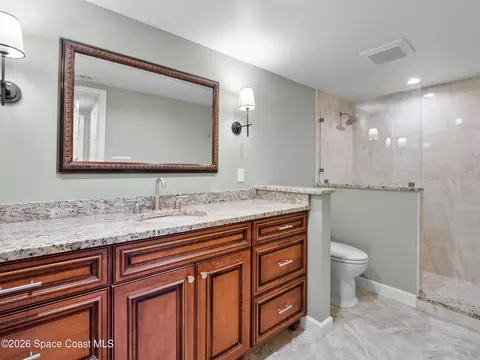 Bath - 2220 Front St #303, Melbourne, FL 32901 photo 4 of 5
