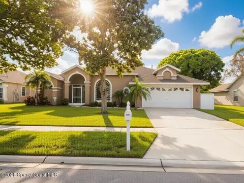 306 Lake Victoria Cir, Melbourne, FL 32940