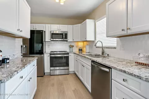 Kitchen - 64 Dolphin Dr, Saint Augustine, FL 32080 photo 2 of 2
