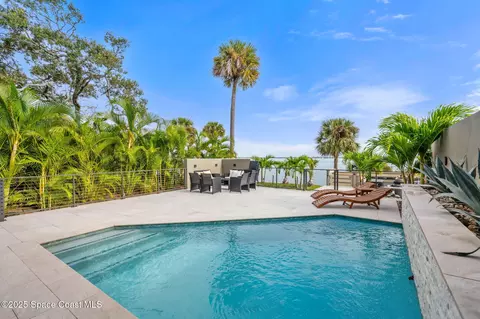 1807 Riverview Dr, Melbourne, FL 32901