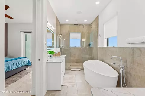 Bath - 1809 Riverview Dr, Melbourne, FL 32901 photo 5 of 9