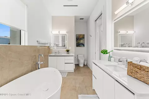 Bath - 1809 Riverview Dr, Melbourne, FL 32901 photo 7 of 9